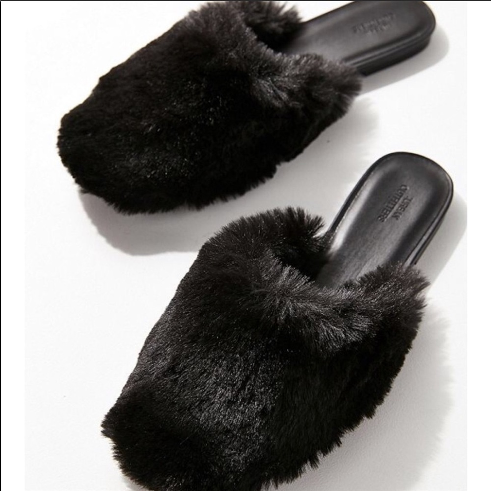 NWT Urban Outfitters Faux Fur Mule Slides - Picture 2 of 6